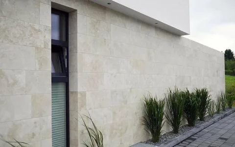 سنگ تراورتن تکاب کرم با سطح صیقلی و پرداخت دقیق برای زیبایی بیشتر فضا ها